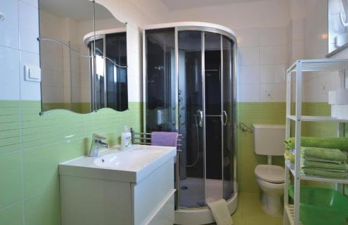 Gorgeous Home In Kanfanar With Wifi - Photo 56