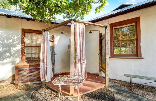 Luxury Airstream Campsite Nestled Beneath Oak Trees Outside of Austin, Texas - Foto 27