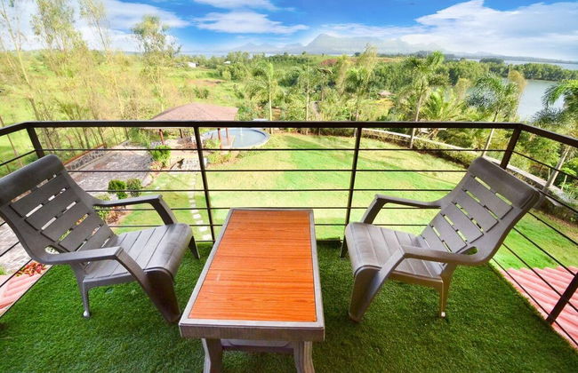 Stunning Views Rooftop Pool Lakefront Home - Photo 15