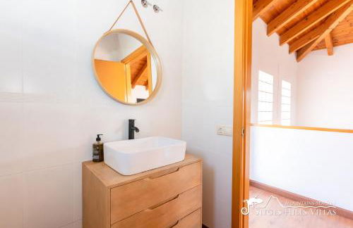 Villa Serranita - Stylish Holiday Home with Views and Air Conditioning 15 mins to Sitges - Photo 29