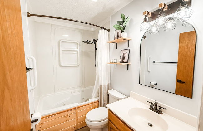 Andy Woods Lodge - 4 Bedrooms, 1.5 Baths, Sleeps 8 4 Home by RedAwning - Foto 20