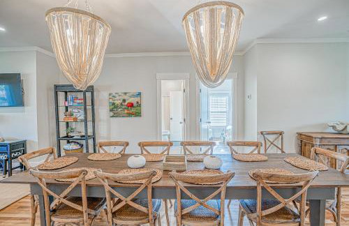 NEW LISTING Six Bedrooms - Private Dock - Steps to the Beach - Sleeps 14 - Foto 26