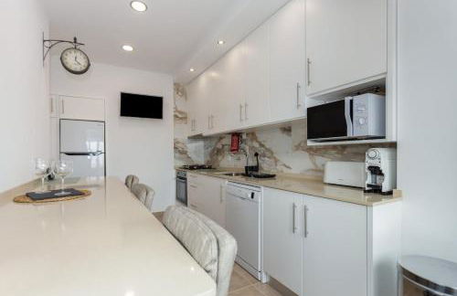 Almada Lisbon em frente dos transportes públicos - Foto 27