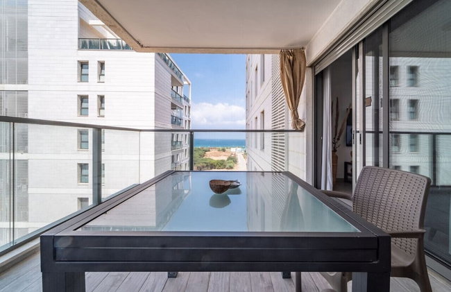Beach Haven 3BR Apt by Sea N' Rent - Photo 4