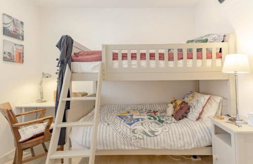 Elegant Epsom Family - Photo 21