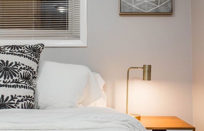 Mid Century Gem Comfort, Close to Train 3bd - Foto 8