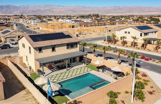 Desert Eden by Avantstay 6BR w/ Ensuite Backyard Oasis w/ Pool & Hot Tub! - Foto 36