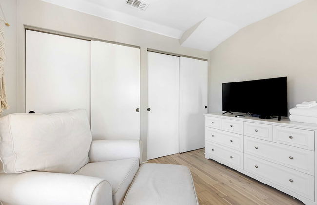 Luxe Backyard Oasis w/ Hot Tub Chic Design South Park Sanctuary - Foto 23