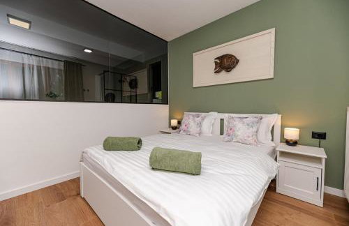 Villa Pietro with a heated Saltwater pool - Photo 49