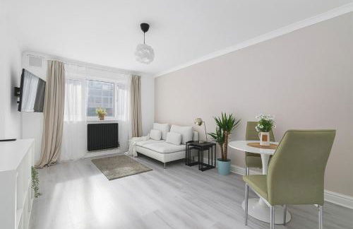 Stylish 1BD Canal-Side Flat with Private Garden - Foto 1
