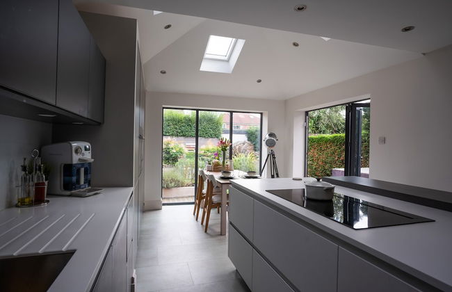 Contemporary Bright House 20 Min To Manc - Photo 16