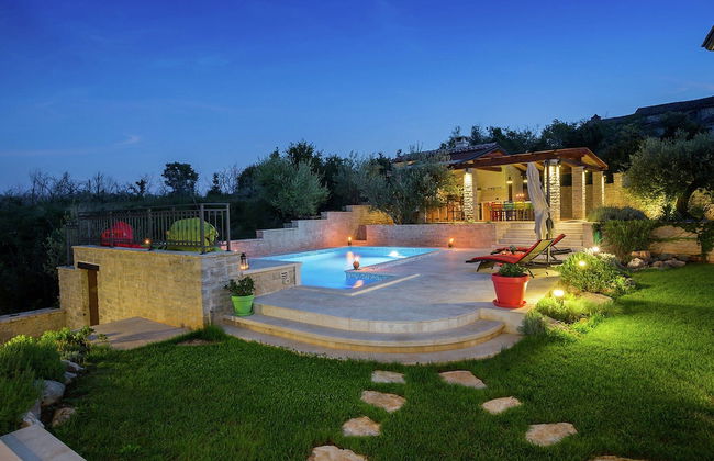 Villa in Porec With Private Pool & Garden - Foto 27