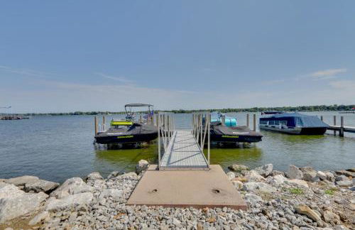 Lakefront Home with Rooftop Deck, Grill, Games! - Photo 13