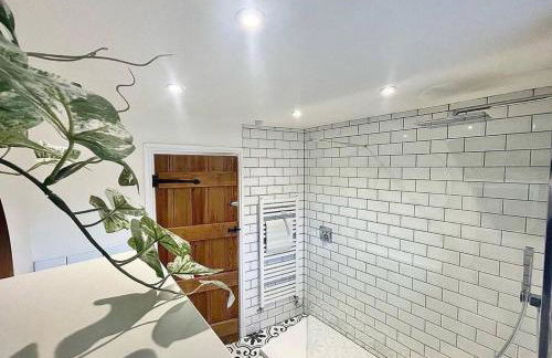 *Brecon Beacons,Log Burner, hot tub Dogs Welcome* - Photo 5