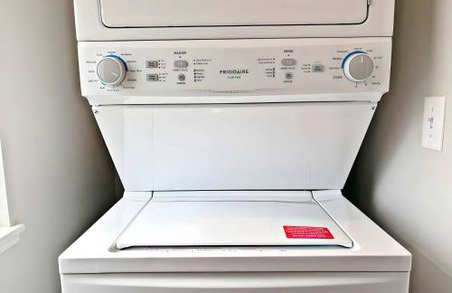 Modern 4BR Townhouse with Parking & Lake Views - WVille rep 4 - Foto 52