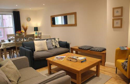 Stylish flat in central Tenby & free parking - Photo 4