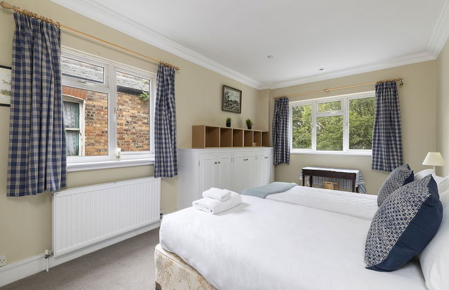 JOIVY Charming 3 bed house with a rooftop terrace - Photo 2