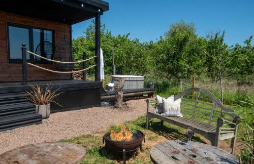 Bastle Retreats Cabin with hot tub - Foto 18