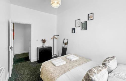Stylish House Near Hospital with Free Parking - Foto 29