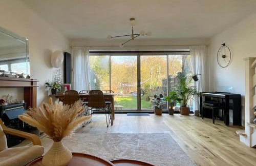 Lea Valley Nature Reserve Bright Home with Private Garden - 40 min to London by Train - Foto 3