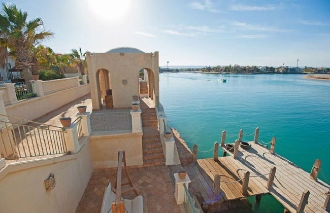 Chic 4-Bedroom White Villa for Rent in El Gouna Egypt - Foto 17