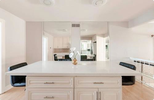 Spacious and Exclusive Oasis 6BR 3BA - Photo 10