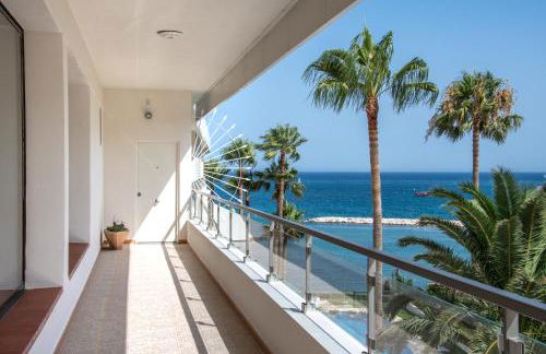 Stunning Beachfront apartment with Sea Views - Foto 16