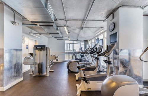 1BR Miami Retreat with BBQ, Pool, & Skyline Views - Foto 9