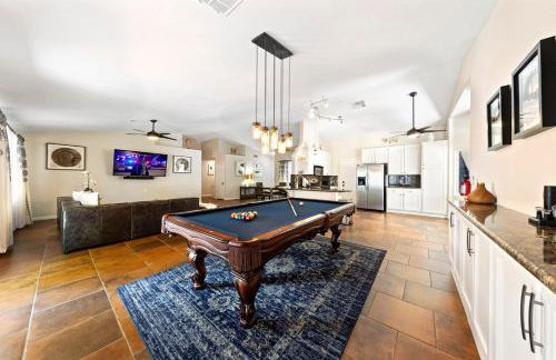 Ultimate Vacation: A Luxurious Oasis with a Pool! - Foto 10