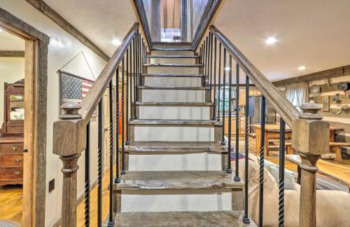 Cozy Creekside Mountain Escape w/ Hot Tub! - Foto 15