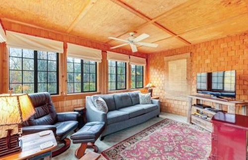 Secluded cabin on 10 acres - hot tub & game room! - Foto 41