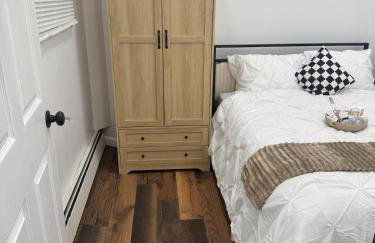 Bright & Stylish Guest Suite with Modern Comforts - Foto 16