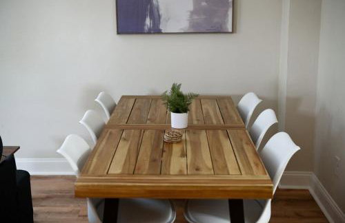 FREE Parking, Netflix in East Liberty By Parks and Uni - Foto 29