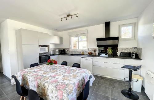 Maison rénovée proche mer 7 pers., jardin, wifi et ping-pong, 3 chambres, 2 salles d'eau - FR-1-361-426 - Foto 3