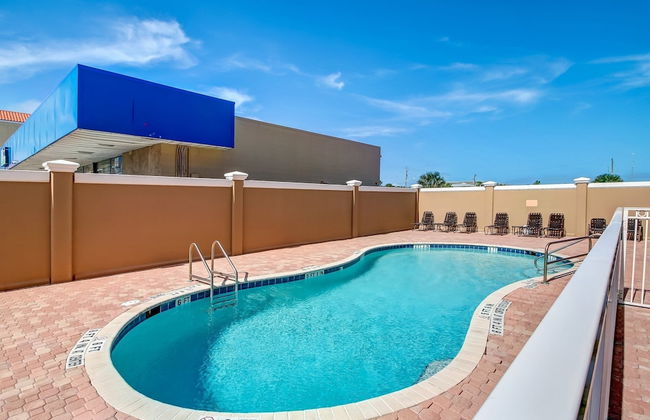 Deluxe Condo at the heart of Main Beach by RedAwning - Foto 18