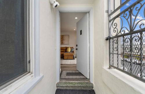 Stunning 2 Bedroom 1 Bath Home near BART - Photo 30