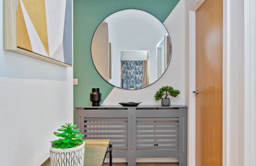 LUXURY AIRPORT SUITE, FREE Parking, FANTASTIC Location, Close To Airport, Train Station And Town Centre - Foto 3