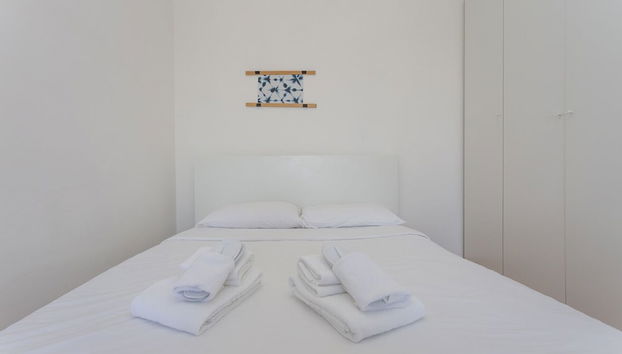 Skyline view Biancamano 1 bdr with balcony by Rentopolis - Foto 4, Habitación