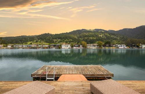 Dockside getaway with hot tub & dock - Foto 21