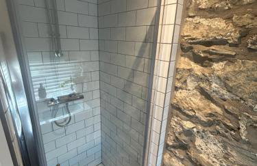 Cosy modern miners cottage - Photo 25