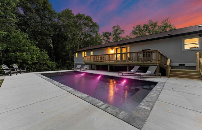 Fireside Fun by Avantstay Sleeps 18 Waterfront + Pool - Foto 1