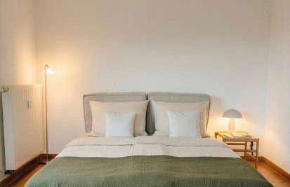 Modernes Studio mit Balkon & Seeblick am Biggesee - Photo 1