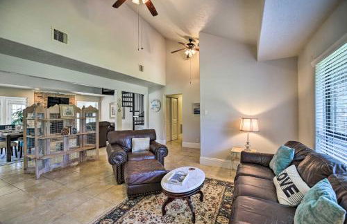 Spacious Seabrook Home with Patio 1 Mi to Beach! - Foto 5