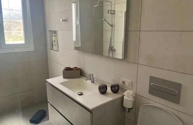 Luxury 4 bedroom villa with jacuzzi - Photo 16