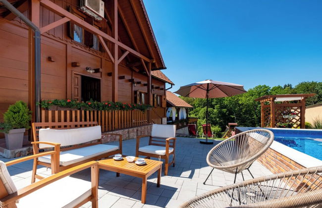 Rustic Cottage With Heated Pool - Photo 20