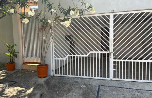 Casa inteira com três quartos, piscina climatizada por energia solar e área de churrasqueira - Foto 29