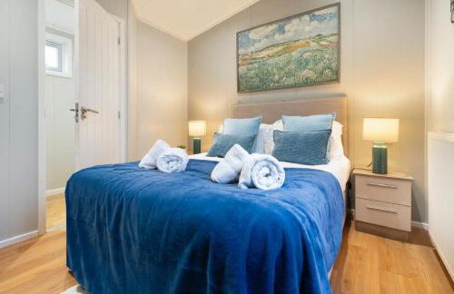 Silverdale Lodge, HotTub, Wi-FI, Quiet & Sleeps 4 - Foto 9