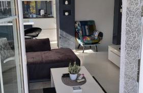 Laura Exclusive, dizajnerski uređen stan, izvrsno opremljen, self check-in - Foto 43