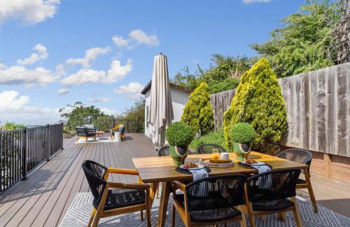 Serene Oceanview Escape with Expansive Deck home - Foto 48