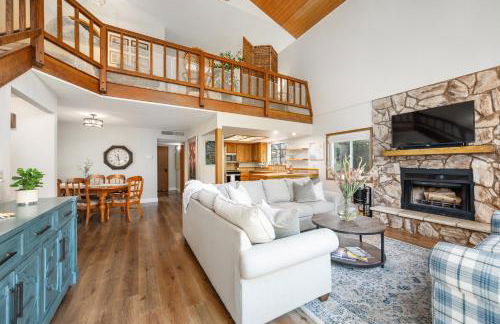 Forest Home with Deck, EV Station, King Beds - Foto 30